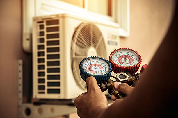 Professional Hvac technician working in Monaca, PA